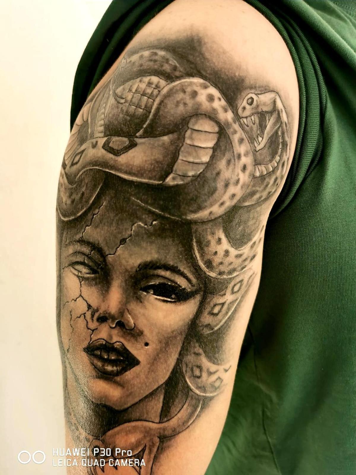 Mörtschach Tattoo Pension Mit Restaurant Und Tattoo-Studio מראה חיצוני תמונה
